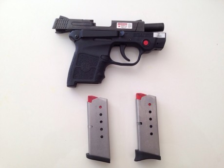 Vendo pistola marca S&W modelo Bodyguard .380 Auto. Es el modelo que lleva laser incorporado.
Incluyo 01