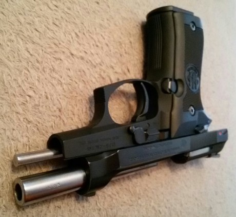   Hola Chic@s!

Pongo en venta mi Beretta 81FS IMPECABLE del 7.65mm/.32ACP, guiada "F", en Madrid. 22
