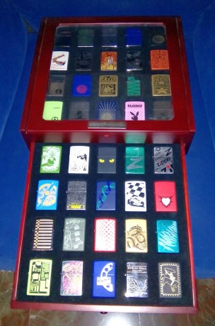 Cambio ZIPPO Collection, 40 encendedores originales con certificado de autenticidad, expositor y fascículos, 00