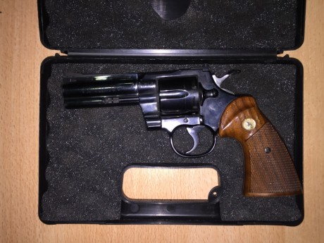 Se VENDE este precioso revólver COLT PYTHON, del calibre .357 Magnum (huelga decir que también es válido 02