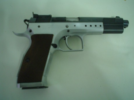 Vendo pistola 9mm PB tanfoglio limited con cañon de 5,5 pulgadas. 350 Euros portes a cargo del comprador, 01