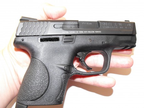 Vendo pistola Smith & Wesson M&P 9C 
Perfecto estado. Impecable.
Maletín , candado, cachas y doc. 01