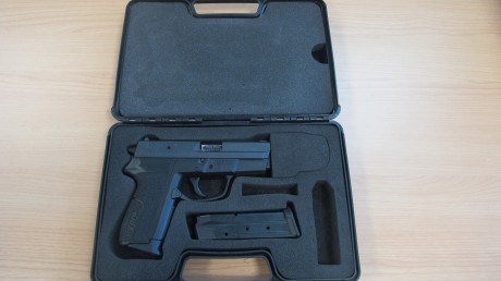 Se vende SIG PRO 2009 del 9 mm pb, con lo siguientes extras:
-Estuche original
-6 cargadores
-Funda Safariland
-Funda 02