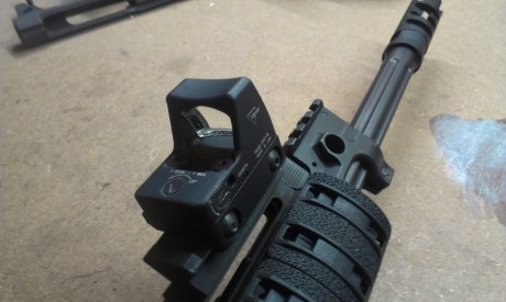 Se VENDE este magnífico carril picatinny a 45º para la instalación de visores, láseres o linternas en 12