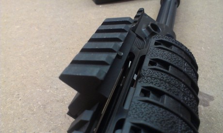 Se VENDE este magnífico carril picatinny a 45º para la instalación de visores, láseres o linternas en 10