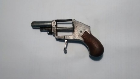 Hola un amigo que vive en Francia me manda unas fotos para ver si alguien conoce este revolver y que calibre 10