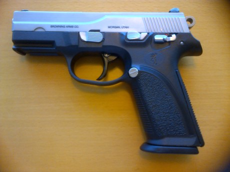 VENDIDA pistola Browning modelo PRO 9, bicolor, calibre 9 mm Parabellum. 10