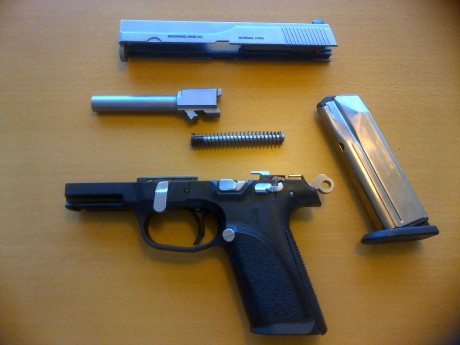 VENDIDA pistola Browning modelo PRO 9, bicolor, calibre 9 mm Parabellum. 20