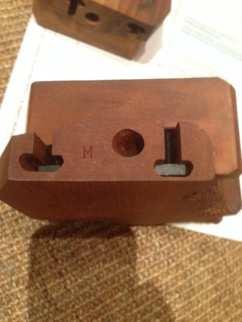 Hola a tod@s, voy a poner en venta una cacha en estado impecable para las MACH GUNS  MG-2, MG2E  y MG-4.

 02