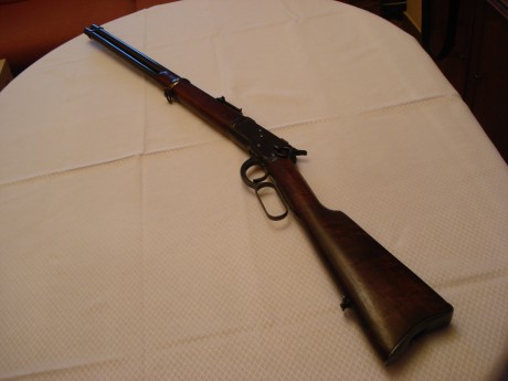  13.jpg Carabina Tigre modelo largo.44-40
Se encuentra en un estado excelente a pesar de sus años,maderas,interior,metales,etc...
Agrupa 01