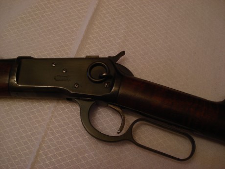  13.jpg Carabina Tigre modelo largo.44-40
Se encuentra en un estado excelente a pesar de sus años,maderas,interior,metales,etc...
Agrupa 00