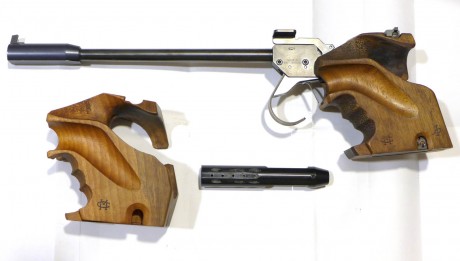 Hola a todos:
Pongo a la venta mi  pistola libre Morini CM 84 E, calibre 22Lr, electrónica.

Dos cachas 01