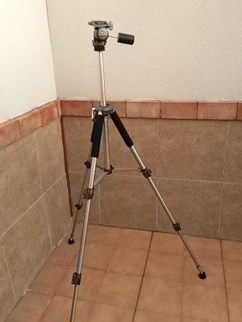 - Telescopio Tasco 15x30x45 con tripode y maleta de transporte, vision muy nitida a 50m estado usado en 00