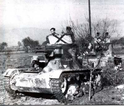 En octubre de 1936 llegaron a España los primeros T-26. En Archena se creó la Escuela de Fuerzas Blindadas 121