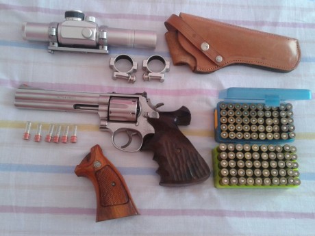 Hola, Pongo a la venta mi revolver revolver Smiith Wesson 686 de 6 " inox,calibre 357 Magnum. Acompaña 50