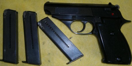 Se vende pistola astra, modelo constable, calibre 9 corto, doble/simple acción, guiado en A, estado excelente 02