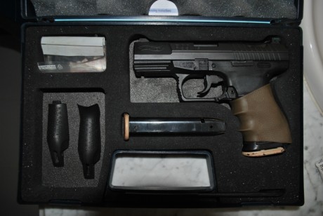 Vendo esta impecable Walther P99 en 9 mm:
- Maletin y contenido original (3 lomos intercambiables, 2 cargadores 121