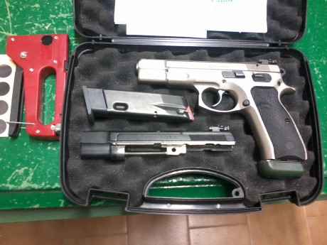 Hola amigos! ya que se muestran tantas armas buenas creo que a los propietarios de una cz 75 se nos tendría 150