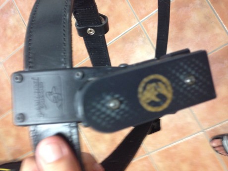 El cinturón azul es para las 1911 todo 20 euros 

El negro es de cuero Cabrero 


La funda ghost VENDIDA
Portaccargadores 12