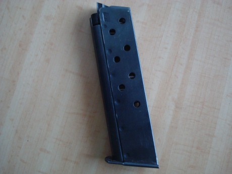  DSC06513.JPG  DSC06514.JPG 

Cargador original para S&W 39. 40€ con envío en península. 01