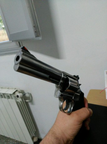 Vendo mi revólver
Esta en perfectisimo estado
Calibre 357 mag
Es un 686 6 plus Inox con tambor de 7 disparos 70