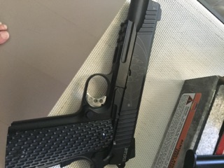 Vendo mi pistola por exceso de cupo en mi armario, la pistola la compre hace 6 meses en la web https://www.armasdecoleccion.com/blackwater-45mm-bw1911-full-metal-blow-back-p-2587.html
 11