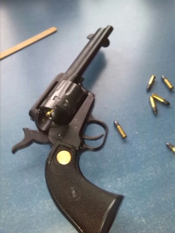 VENDO REVOLVER CHIAPPA  DEL 22    SIN USO     200 MAS GASTOS

EL ARMA ESTA EN LEON

SALUDOS ARMAS 038.jpg 00