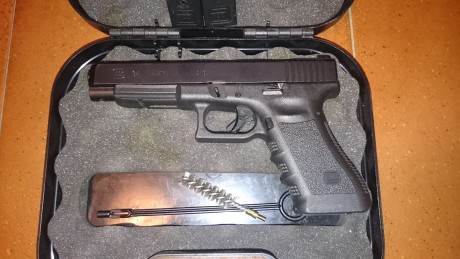 Saludos foreros,

     He decidido vender mi Glock 34 (9 mm), creo que lleva más de año y medio sin tirar, 00