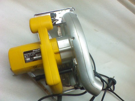 Vendo sierra circular de mano marca Einhell de 1200w, la compre para cortar la puertas después de poner 01