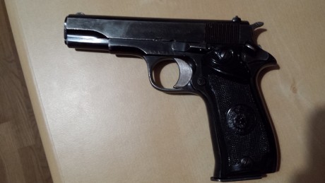 Vendo pistola STAR, calibre 9 mm corto, color negro, muy cuidada. Arma procedente del ejercito español, 00