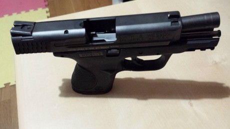 Vendo MP9 compact, calibre 9mm parabelun. Se entrega con su maletín original, libro del arma, tres juegos 02