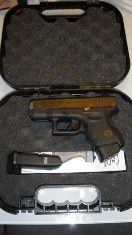 Un compañero del tiro vende su GLOCK 26, guiada en F. Un solo propietario, poco uso.

Se entrega con:

MALETIN 02