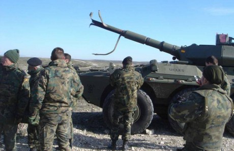 No vamos al porqué, sino a si es posible o no ......
Si tenemos en un cañón de un carro cargado un proyectil 172