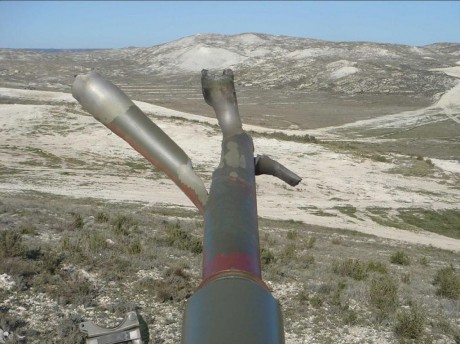 No vamos al porqué, sino a si es posible o no ......
Si tenemos en un cañón de un carro cargado un proyectil 00