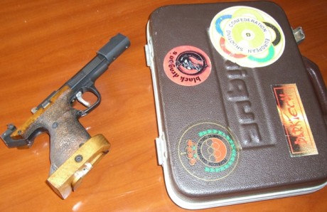 Hola, un compañero vende esta maravilla: pistola UNIQUE DES-69 Cal. 22 
Se encuentra en Burgos y el motivo 02