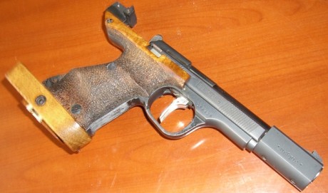 Hola, un compañero vende esta maravilla: pistola UNIQUE DES-69 Cal. 22 
Se encuentra en Burgos y el motivo 01