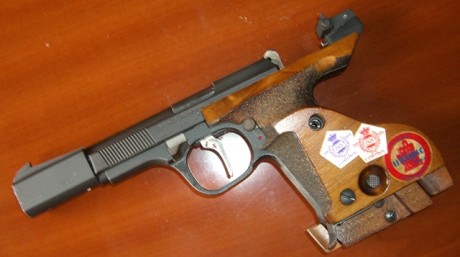 Hola, un compañero vende esta maravilla: pistola UNIQUE DES-69 Cal. 22 
Se encuentra en Burgos y el motivo 00