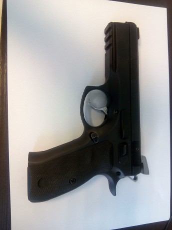 Un amigo mio me a pedido que le ponga a la venta estas dos armas, os paso su telefono para cualquier tipo 01