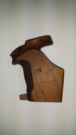 Hola a todos.
Pongo a la venta cachas anatómicas de revólver S&W .
Marca K Nill , armazón K/L  culo 01