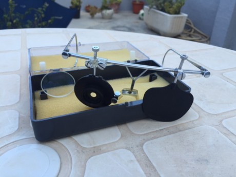 VENDO GAFAS KNOBLOH COMO NUEVAS,NO USADAS APENAS, LAS ENTREGO COMPLETAS CON LA LENTE INCLUIDA. PRECIO: 01