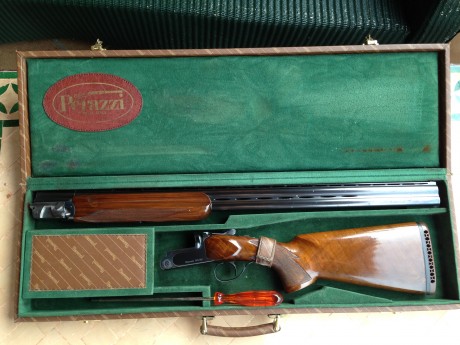 Vendo Perazzi ms80 con cañón de 75 cm sin chokes con 7 y 10 decimas con maletín original en perfecto estado 01