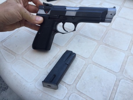 Se vende pistola llama m87. Precio: 245€ con envío incluido.
Se vende beretta 87 target del 22. Precio: 11