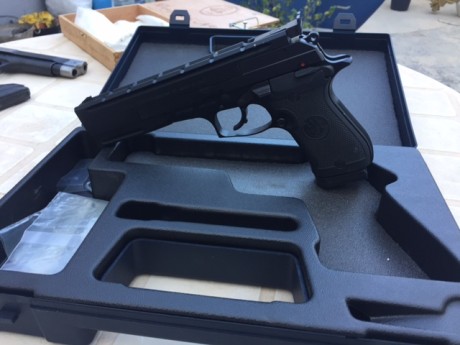 Se vende pistola llama m87. Precio: 245€ con envío incluido.
Se vende beretta 87 target del 22. Precio: 20