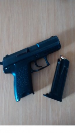 se vende HK USP Compact, documentada en A, perfecto funcionamiento.
Tiene un cargador con dos tapas, una 00