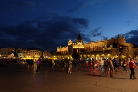 Hola, buenas a todos, os cuento, resulta que me voy un año a vivir a Cracovia , según tengo entendido 120