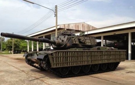 M60 de Tailandia con protección de troncos. Como "toda la vida" :mrgreen: 02