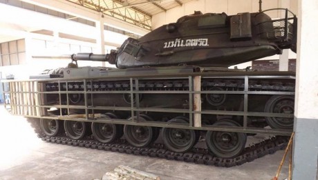 M60 de Tailandia con protección de troncos. Como "toda la vida" :mrgreen: 01