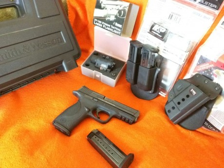   Se vende S&W MP9 calibre 9 Luger.  
Guiada en F. 
Pocos disparos y señales de uso. 
Capacidad 17+1. 01