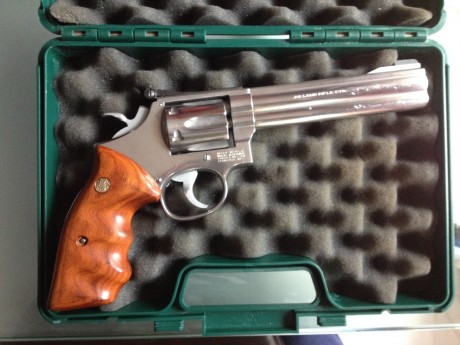 Por encapricharme de otra arma y no tener cupo, saco a la venta mi precioso S&W 617 con tambor de 02