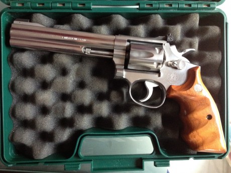 Por encapricharme de otra arma y no tener cupo, saco a la venta mi precioso S&W 617 con tambor de 01
